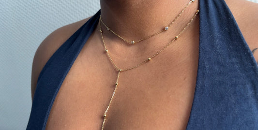 Collier cravate à perles