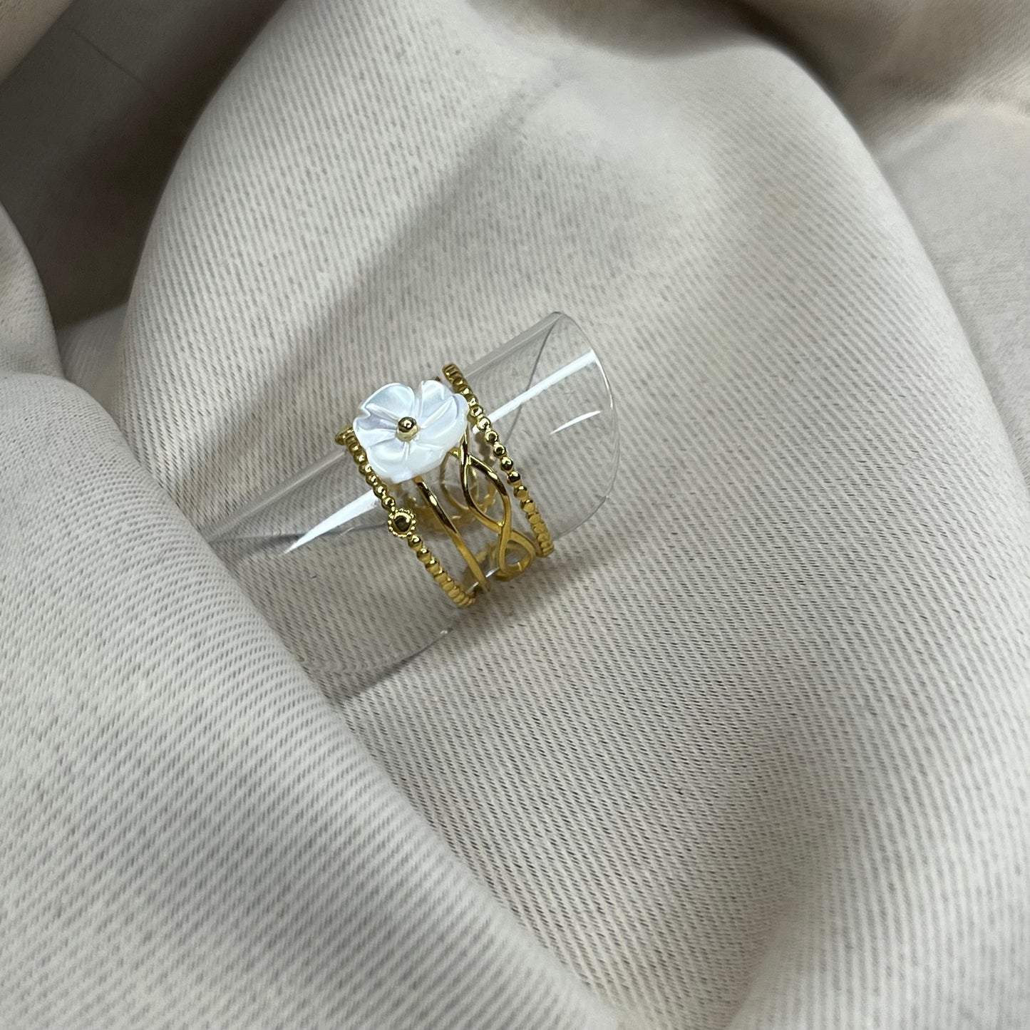 Bague fleur blanche