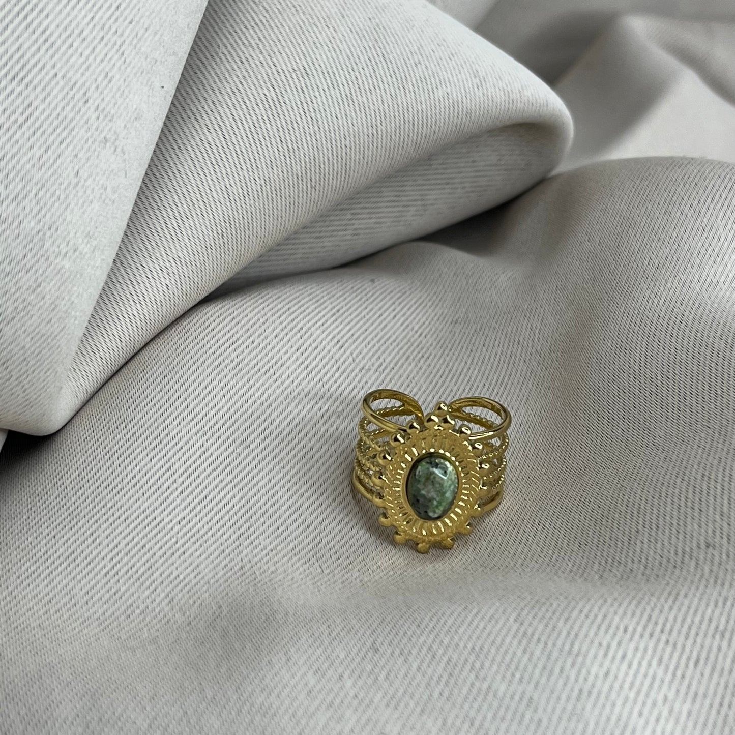 Bague avec pierre