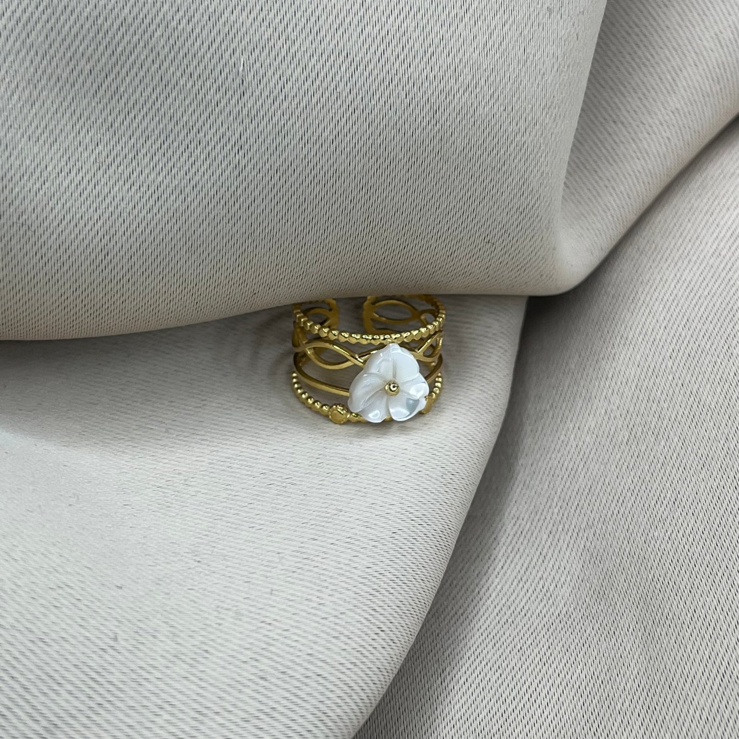 Bague fleur blanche