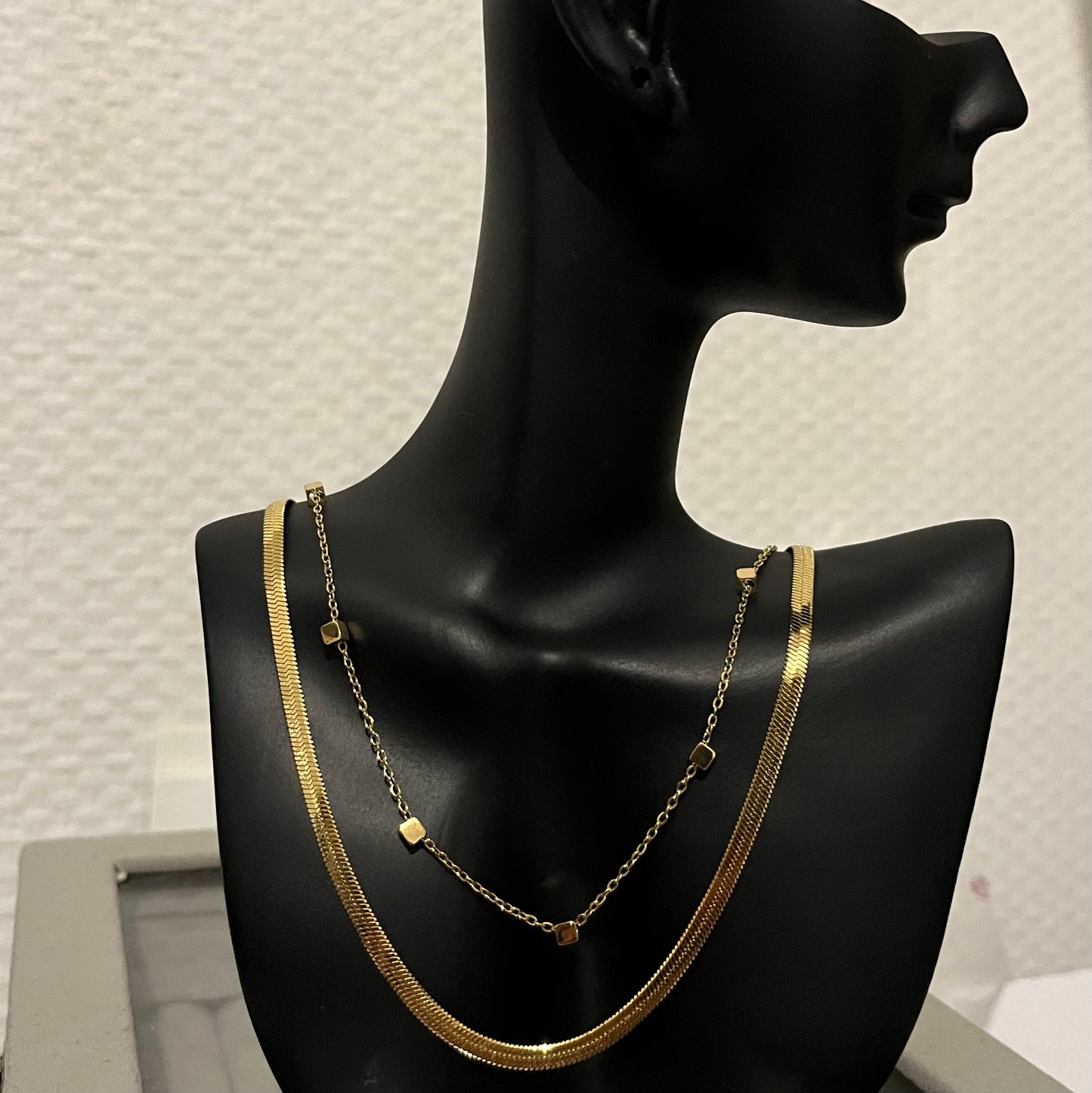 Collier double chaînes avec perles